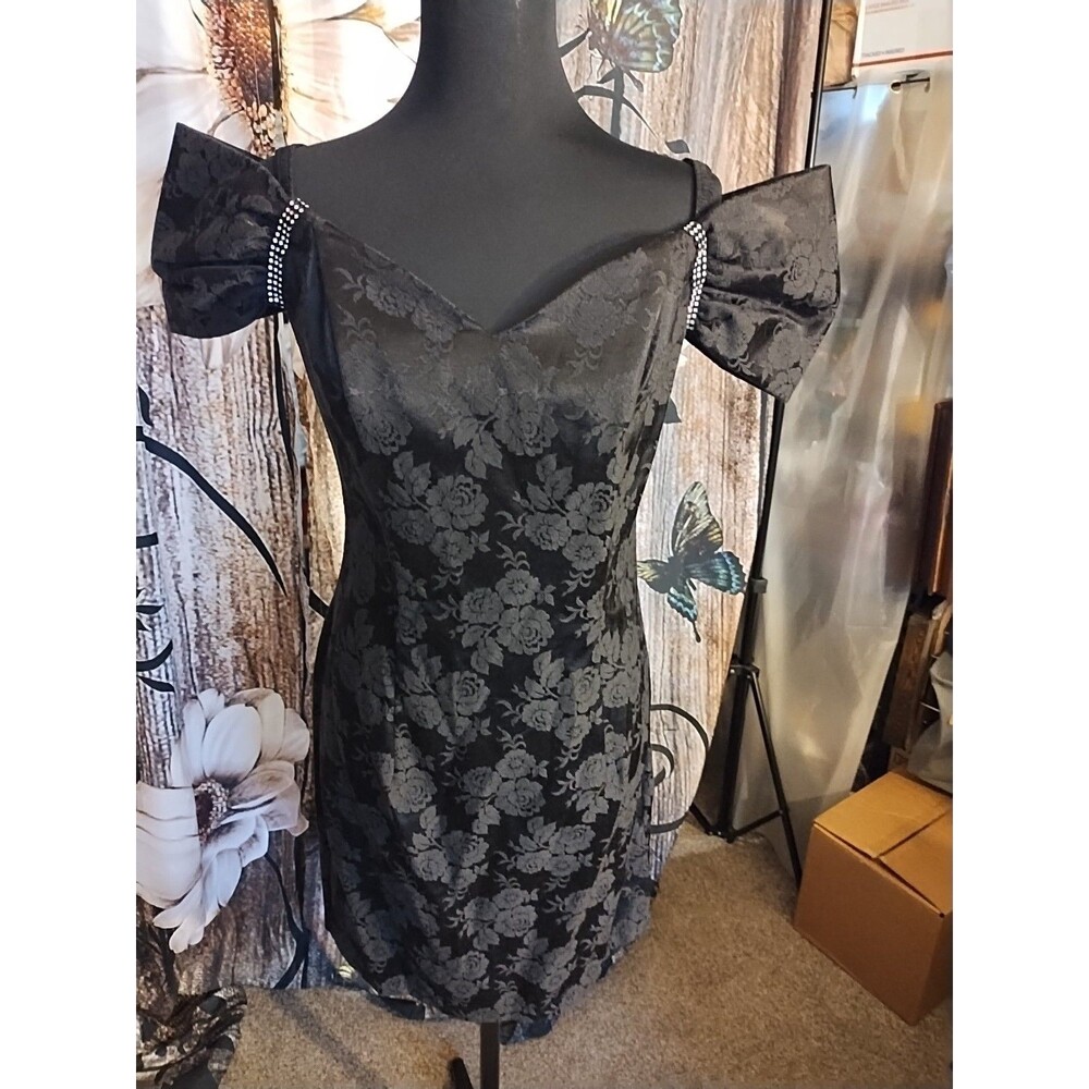 Roberta vintage-style black dress features a floral brocade pattern Formal